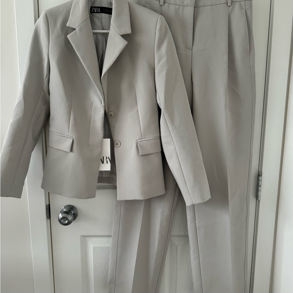 New with Tags Zara Light Grey Suit Set Size XS Blazer and Trousers Office